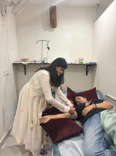 Dr. Nikita Singh consulting with a patient at Dr. Singh's Clinic Kokapet